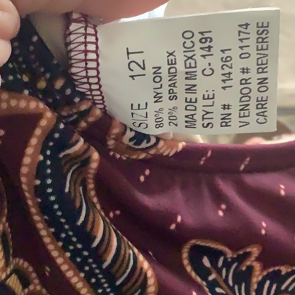 Newport news tankini top wine color with flowers. This has underwires si… - Picture 9 of 9